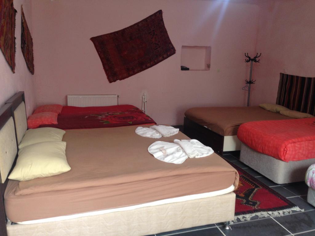 Crazy Horse Pension อูร์กุบ ภายนอก รูปภาพ